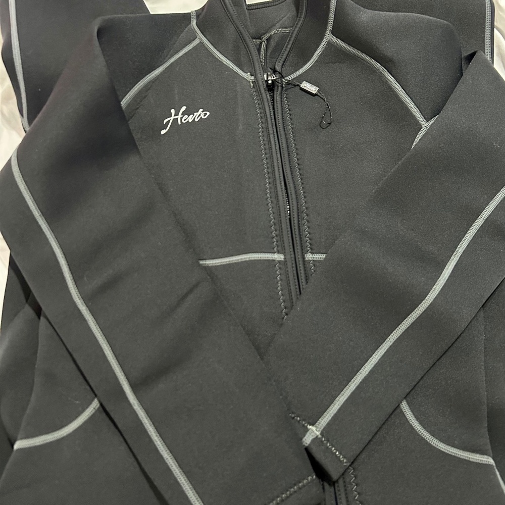 Sz S/M Hevto wetsuit